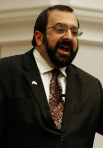 مجلة أمريكية متطرفة تطرح كتابًا مجانيًا مسيء للقرآن  صورة رقم 1