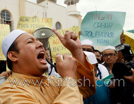 مظاهرات في ماليزيا احتجاجا لاستخدام مسيحيين كلمة الله        صورة رقم 1