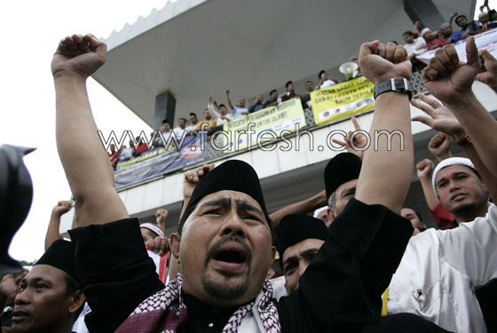 مظاهرات في ماليزيا احتجاجا لاستخدام مسيحيين كلمة الله        صورة رقم 13