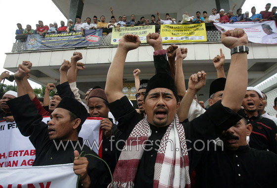 مظاهرات في ماليزيا احتجاجا لاستخدام مسيحيين كلمة الله        صورة رقم 6