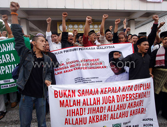 مظاهرات في ماليزيا احتجاجا لاستخدام مسيحيين كلمة الله        صورة رقم 11