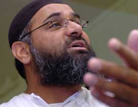 بريطانيا تحظر جماعة إسلامية وتعتبر الانتساب إليها جريمة  صورة رقم 1