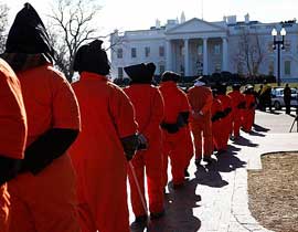 تظاهرة احتجاج بمناسبة مرور 8 سنوات على فتح معتقل غوانتانامو صورة رقم 1