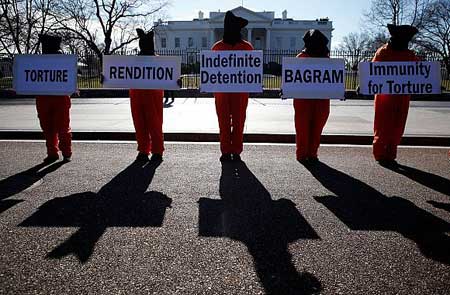 تظاهرة احتجاج بمناسبة مرور 8 سنوات على فتح معتقل غوانتانامو صورة رقم 3