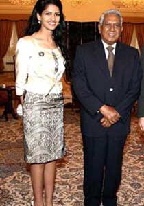 السيدة السعودية خلود العنزي ممنوعة من مغادرة مطار القاهرة صورة رقم 2