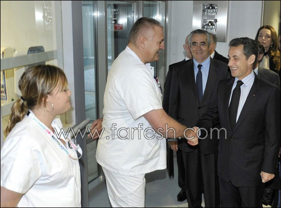 رئيس فرنسا يتسقبل حفيده الاول ويصبح 