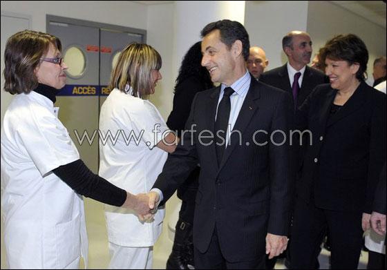 رئيس فرنسا يتسقبل حفيده الاول ويصبح 