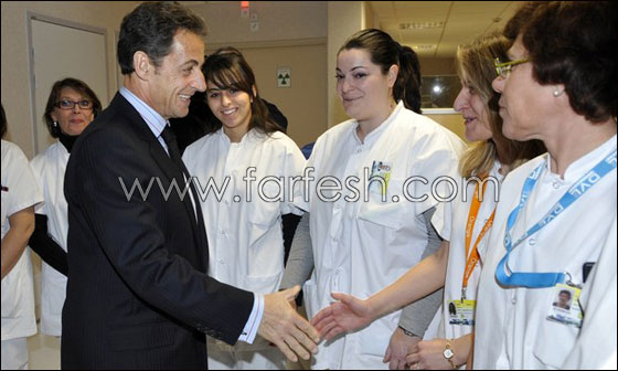 رئيس فرنسا يتسقبل حفيده الاول ويصبح 