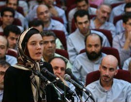 انتهاء محاكمة فرنسية شاركت بمظاهرة ضد نجاد.. في إيران صورة رقم 1