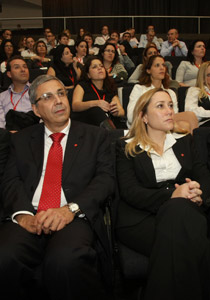 وزارة البناء والاسكان وبنك هبوعليم يدرسون امكانية التعاون لتشجيع منح قروض للازواج الشابة صورة رقم 1