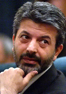 وزير إيراني يعتنق المسيحية بهدف الزواج  صورة رقم 1