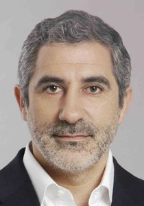 سياسي يرفع قضية بسبب استخدام صورته لتكوين صورة لـ 