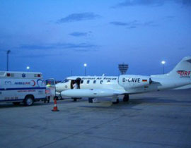 مزحة.. وجود قنبلة بالطائرة تسبب باحتجاز راكب فرنسي صورة رقم 1