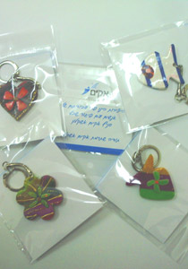 نشتري ونتبرع في ايكيا: حاملة مفاتيح تم صنعها يدويا من قبل أعضاء أكيم صورة رقم 1