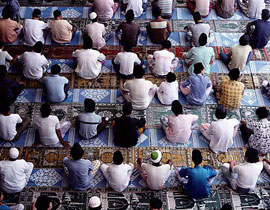 المخابرات الأمريكية تنشط في المساجد والمسلمون قلقون صورة رقم 1