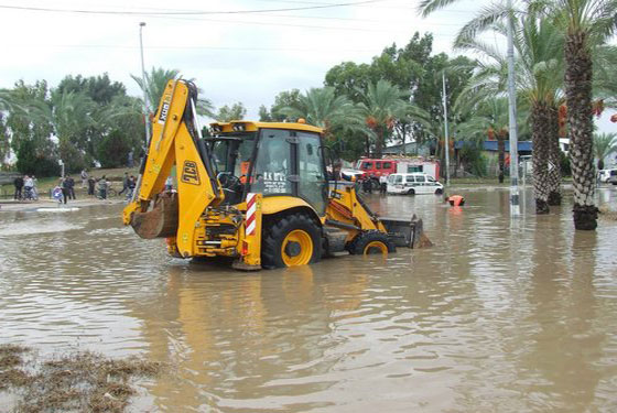 أضرار مادية واغلاق شوارع في حيفا والشمال بسبب العاصفة صورة رقم 1