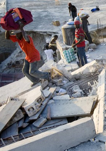 الهزات الارتدادية تزيد سكان هاييتي دمارا وهلاكا صورة رقم 1 الهزات الارتدادية تزيد سكان هاييتي دمارا وهلاكا صورة رقم 1