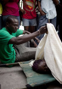 ناشط أمريكي يتهم إسرائيل بسرقة أعضاء جثث ضحايا زلزال هايتي صورة رقم 1