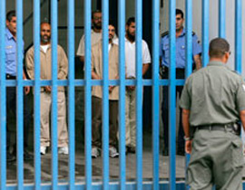 اعتقال ضابط درزي بشبهة تهريب هواتف لسجناء أمنيين صورة رقم 1