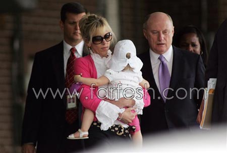 مرشح سابق للرئاسة الامريكية يعترف بأبوته لطفلة غير شرعية  صورة رقم 10