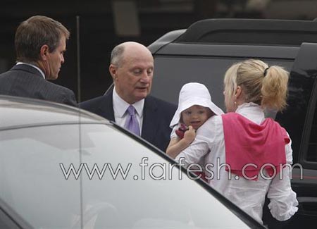 مرشح سابق للرئاسة الامريكية يعترف بأبوته لطفلة غير شرعية  صورة رقم 9