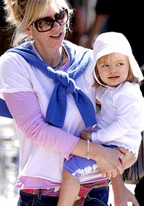 مرشح سابق للرئاسة الامريكية يعترف بأبوته لطفلة غير شرعية  صورة رقم 1