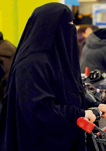 إمام مسجد: البرقع سجن للنساء ووسيلة للهيمنة النوعية!!! صورة رقم 1 إمام مسجد: البرقع سجن للنساء ووسيلة للهيمنة النوعية!!! صورة رقم 1