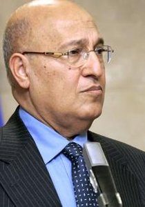 شعث يدعو حماس لإنهاء الانقسام ومواجهة الممارسات الإسرائيلية صورة رقم 1