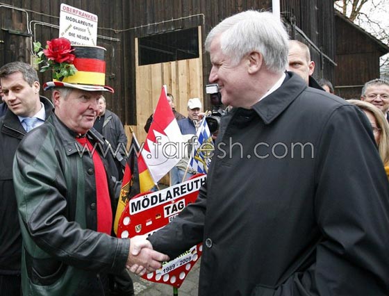 رئيس حكومة ولاية المانيا يتفاخر بفقدانه 10 كيلو من وزنه        صورة رقم 4