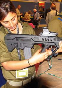 سرقة عشرات قطع السلاح من مصنع للجيش الإسرائيلي صورة رقم 1