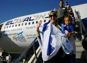 240 قادم جديد من أفريقيا وأمريكا اللاتينية يصلون اسرائيل صورة رقم 1