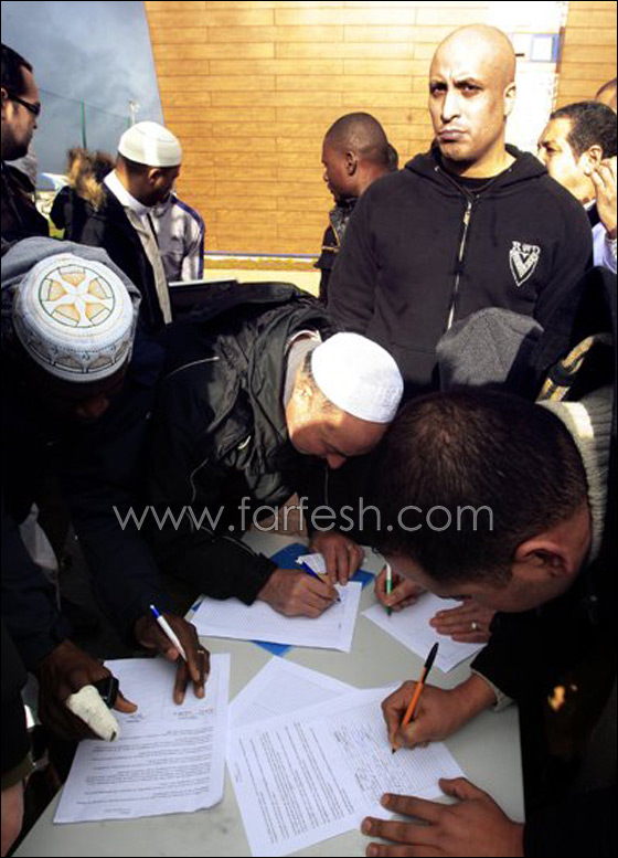 طرد امام من المسجد بعد تأييده لفرض قانون حظر النقاب في فرنسا صورة رقم 3 طرد امام من المسجد بعد تأييده لفرض قانون حظر النقاب في فرنسا صورة رقم 3