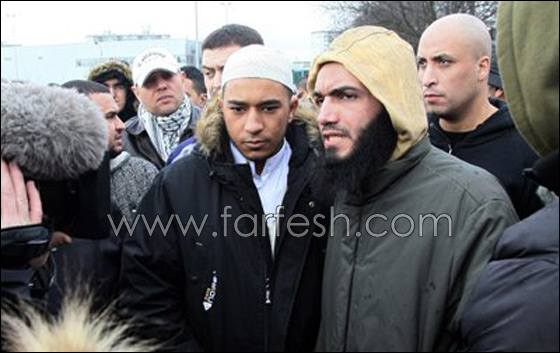 طرد امام من المسجد بعد تأييده لفرض قانون حظر النقاب في فرنسا صورة رقم 1 طرد امام من المسجد بعد تأييده لفرض قانون حظر النقاب في فرنسا صورة رقم 1