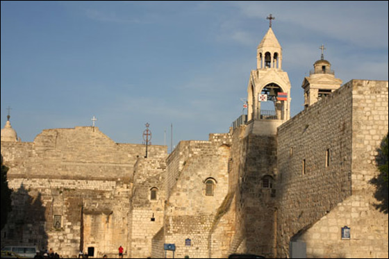 مبعدو كنيسة المهد يطالبون منظمات حقوق الانسان بإنهاء معاناتهم صورة رقم 1