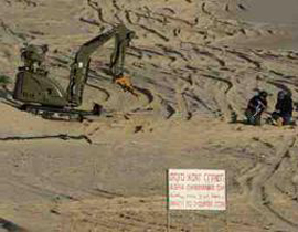 العثور على برميلين يحتويان على كميات كبيرة من المتفجرات على شاطئ أشدود صورة رقم 1