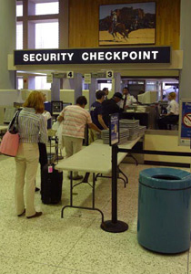 السعوديون مستاءون من إجراءات الأمن الصارمة في الولايات المتحدة صورة رقم 1