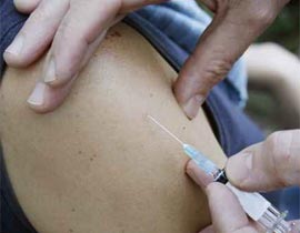 مفتش مكتب الصحة يحقن زوجان بمصل انفلونزا الخنازير دون علمهما صورة رقم 1 مفتش مكتب الصحة يحقن زوجان بمصل انفلونزا الخنازير دون علمهما صورة رقم 1