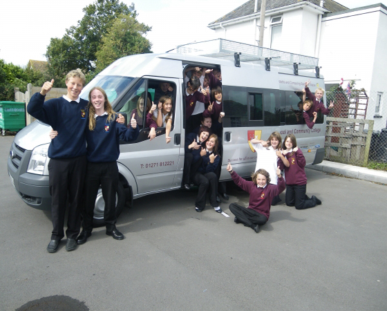 القبض على سائق وضع 49 طفلا في حافلة تتسع لـ16 راكبا!! صورة رقم 1