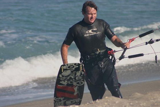 اسماك القرش تقضي على الرياضي هوارد صورة رقم 1 اسماك القرش تقضي على الرياضي هوارد صورة رقم 1