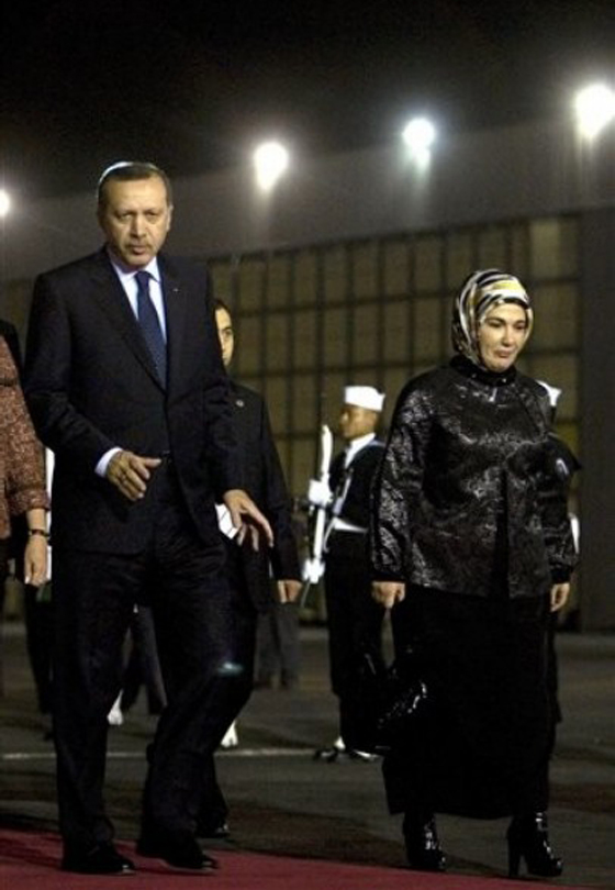 شتائم ومعركة ايادي في البرلمان بسبب حجاب زوجة اردوغان  صورة رقم 4