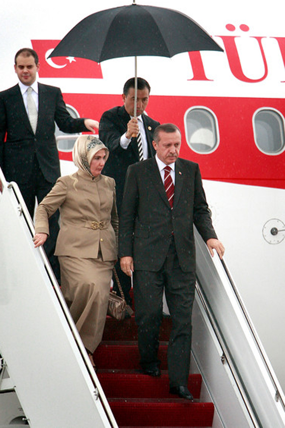 شتائم ومعركة ايادي في البرلمان بسبب حجاب زوجة اردوغان  صورة رقم 9