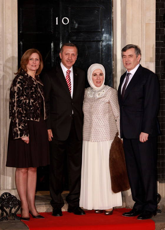 شتائم ومعركة ايادي في البرلمان بسبب حجاب زوجة اردوغان  صورة رقم 6