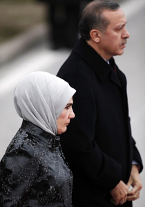 شتائم ومعركة ايادي في البرلمان بسبب حجاب زوجة اردوغان  صورة رقم 1