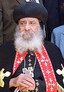  البابا شنودة يؤيد اقامة صلاة جماعية لذكرى شهداء نجع حمادي  صورة رقم 1