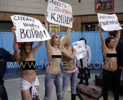 صدور منزوعة بدرجة حرارة صفر إحتجاجاً على الديمقراطية صورة رقم 8 صدور منزوعة بدرجة حرارة صفر إحتجاجاً على الديمقراطية صورة رقم 8