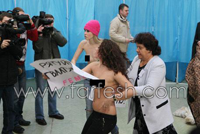 صدور منزوعة بدرجة حرارة صفر إحتجاجاً على الديمقراطية صورة رقم 5 صدور منزوعة بدرجة حرارة صفر إحتجاجاً على الديمقراطية صورة رقم 5