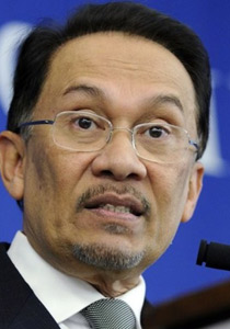   محاكمة زعيم المعارضة الماليزية المتهم بالميول الشاذة        صورة رقم 1