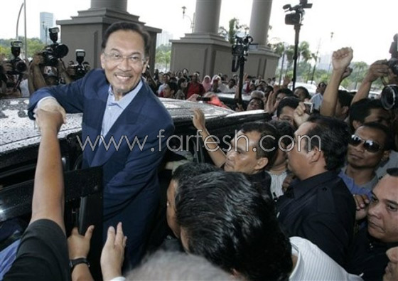   محاكمة زعيم المعارضة الماليزية المتهم بالميول الشاذة        صورة رقم 9