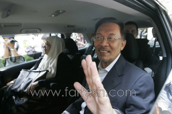   محاكمة زعيم المعارضة الماليزية المتهم بالميول الشاذة        صورة رقم 7