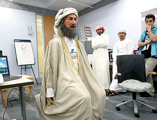 رجل آلي عربي يصول ويجول بين ركاب طائرة إماراتية  صورة رقم 2